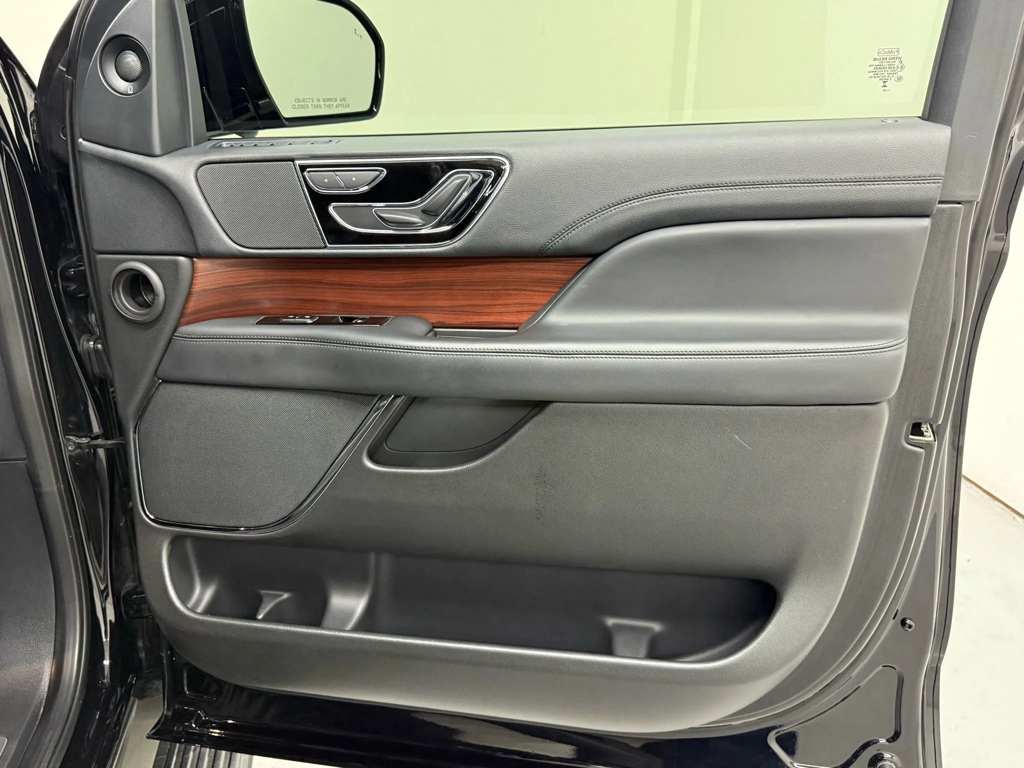 Used 2023 Lincoln Navigator L Standard Sport Utility 4D image 23