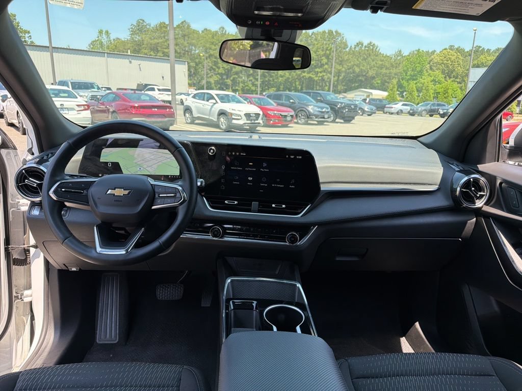 Used 2025 Chevrolet Equinox LT FWD image 12