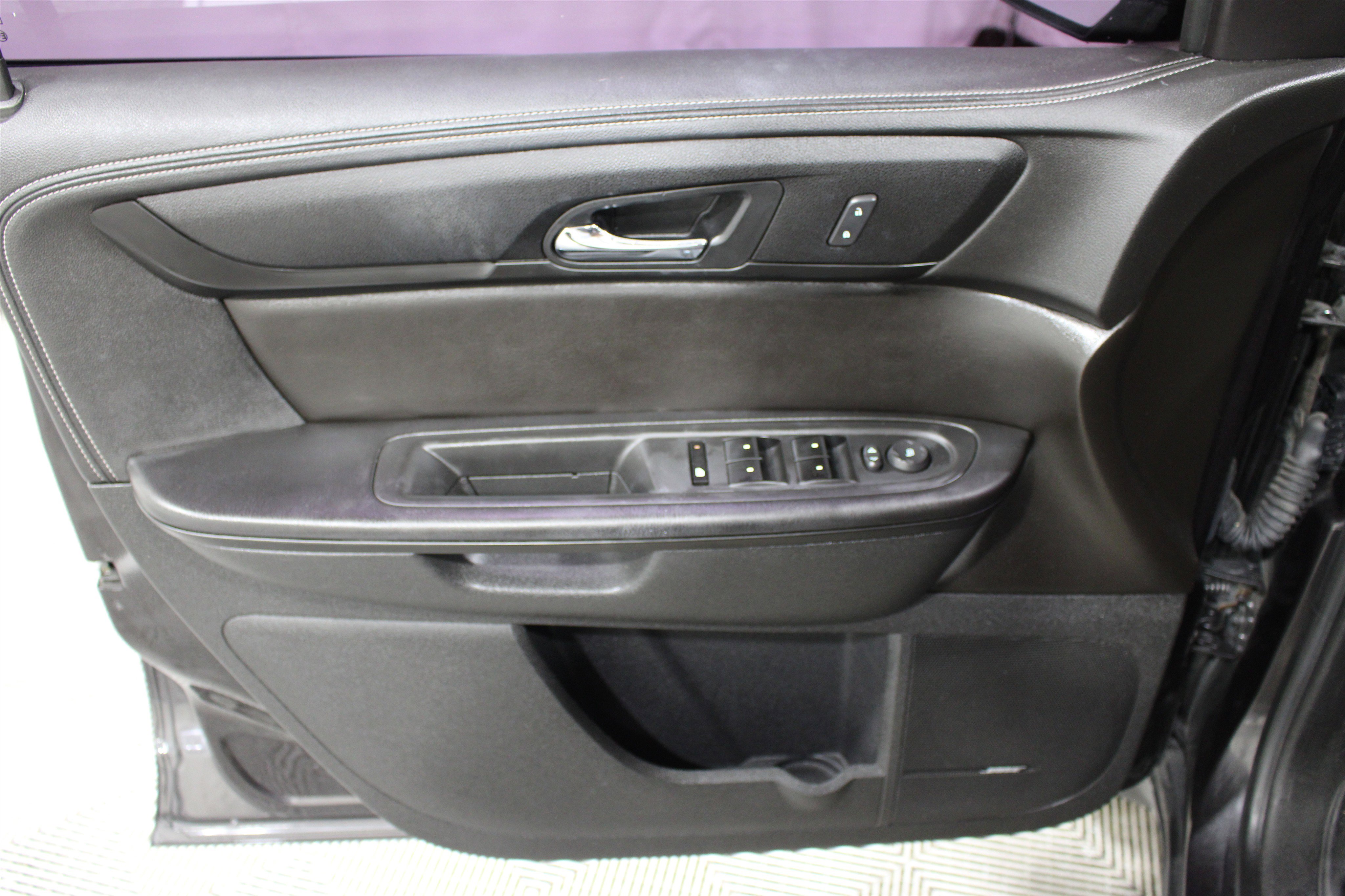 Used 2017 Chevrolet Traverse LT FWD image 5