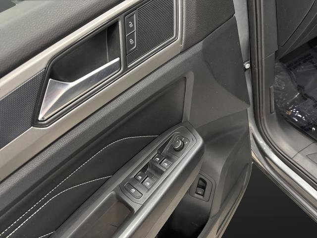 Used 2020 Volkswagen Atlas Cross Sport SEL image 28