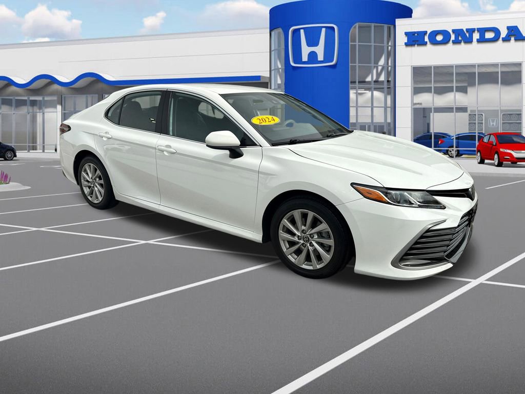 Used 2024 Toyota Camry LE image 1