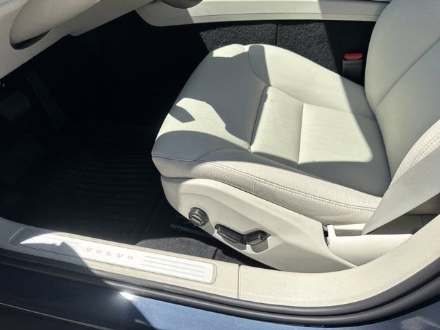 New 2025 Volvo V60 B5 Cross Country Plus w/ Protection Package Premier image 15