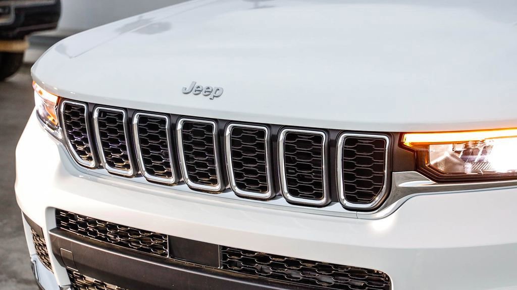 New 2025 Jeep Grand Cherokee L Laredo w/ Luxury Tech Group I image 6