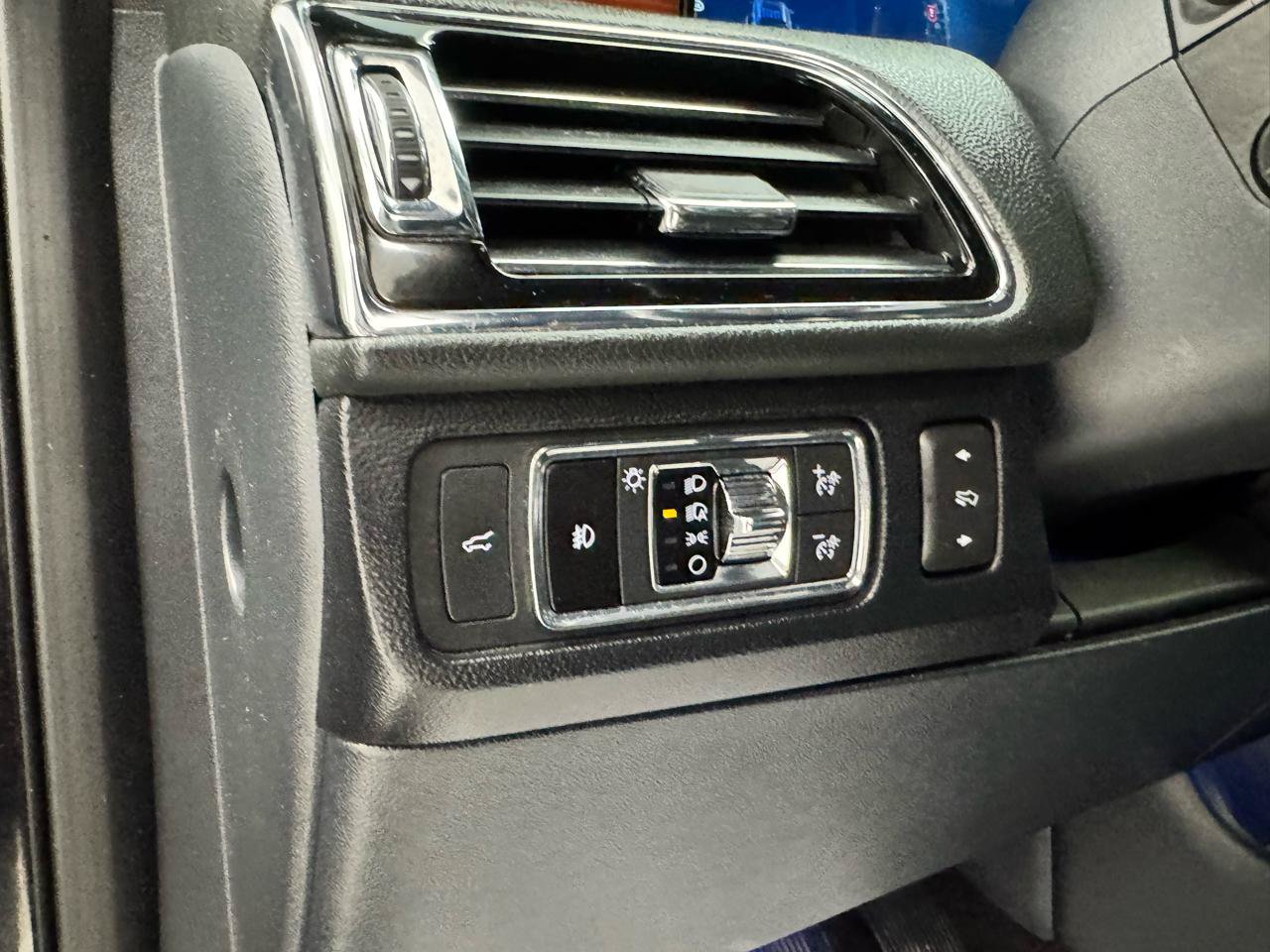 Used 2023 Lincoln Navigator L Reserve AWD/4WD image 13