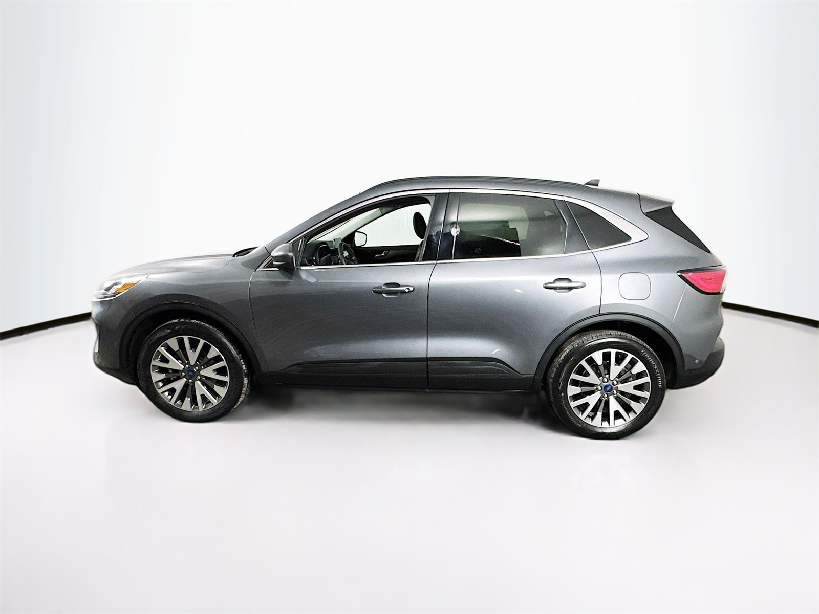 Used 2021 Ford Escape Titanium w/ Class II Trailer Tow Package image 4