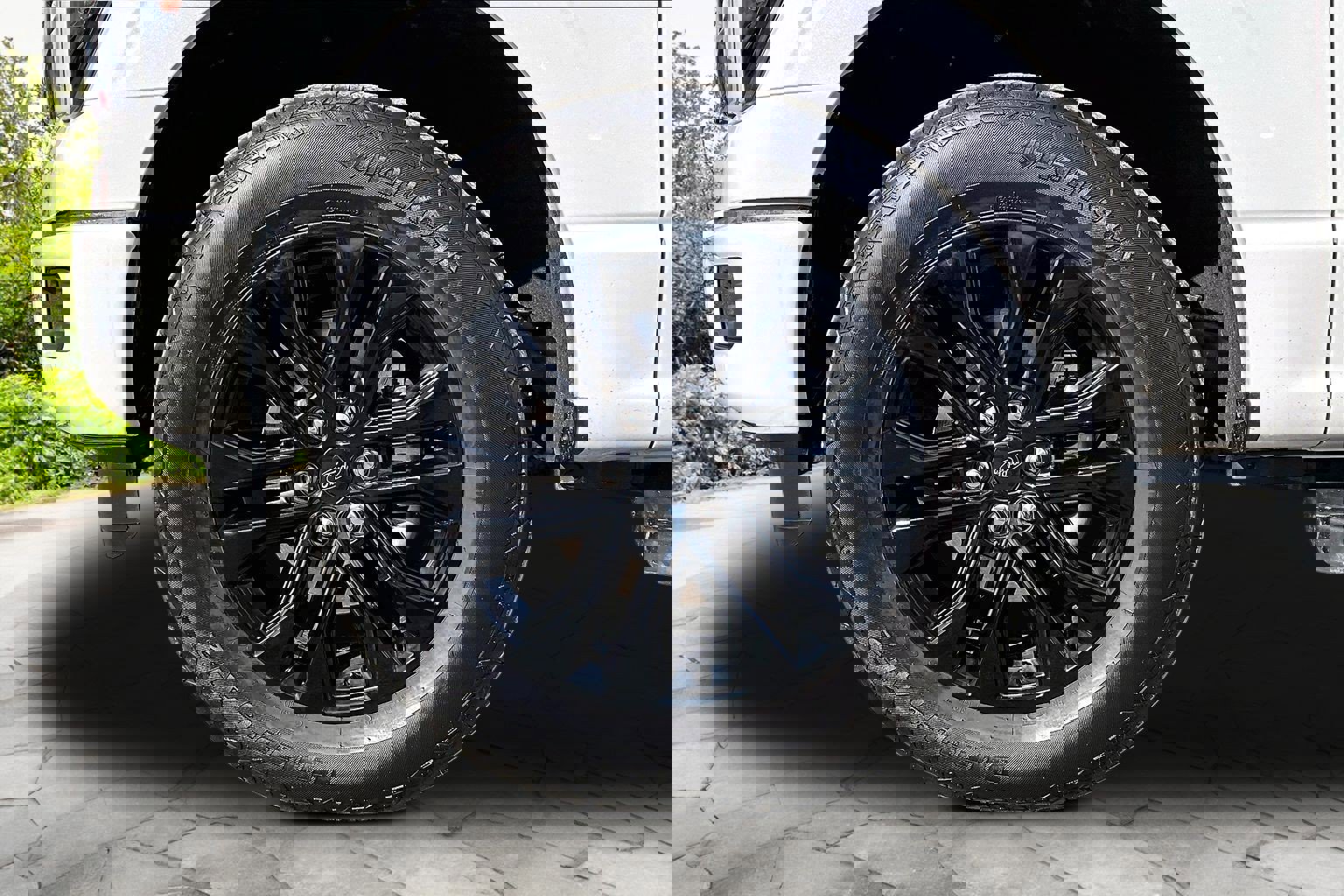 Used 2025 Ford F150 Lariat w/ Equipment Group 502A High image 9