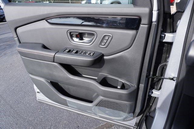 Used 2025 Honda Pilot TrailSport image 19