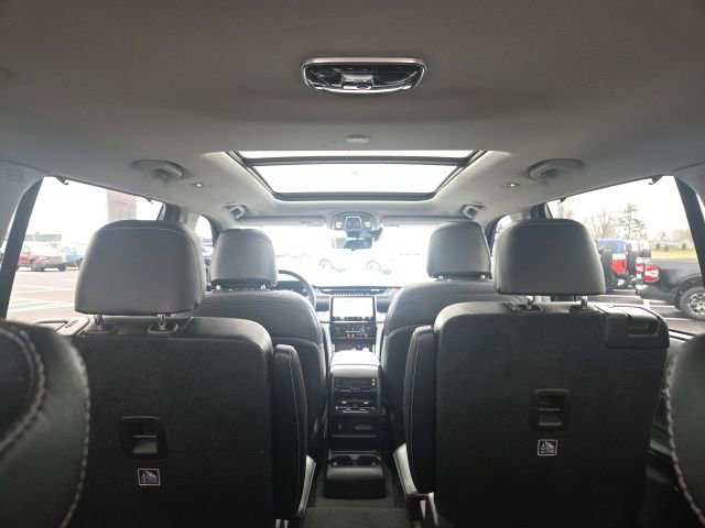 Used 2023 Jeep Grand Cherokee L Limited w/ Luxury Tech Group II image 14