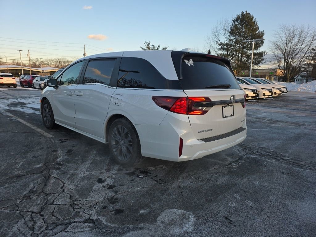 Certified 2025 Honda Odyssey Touring image 5