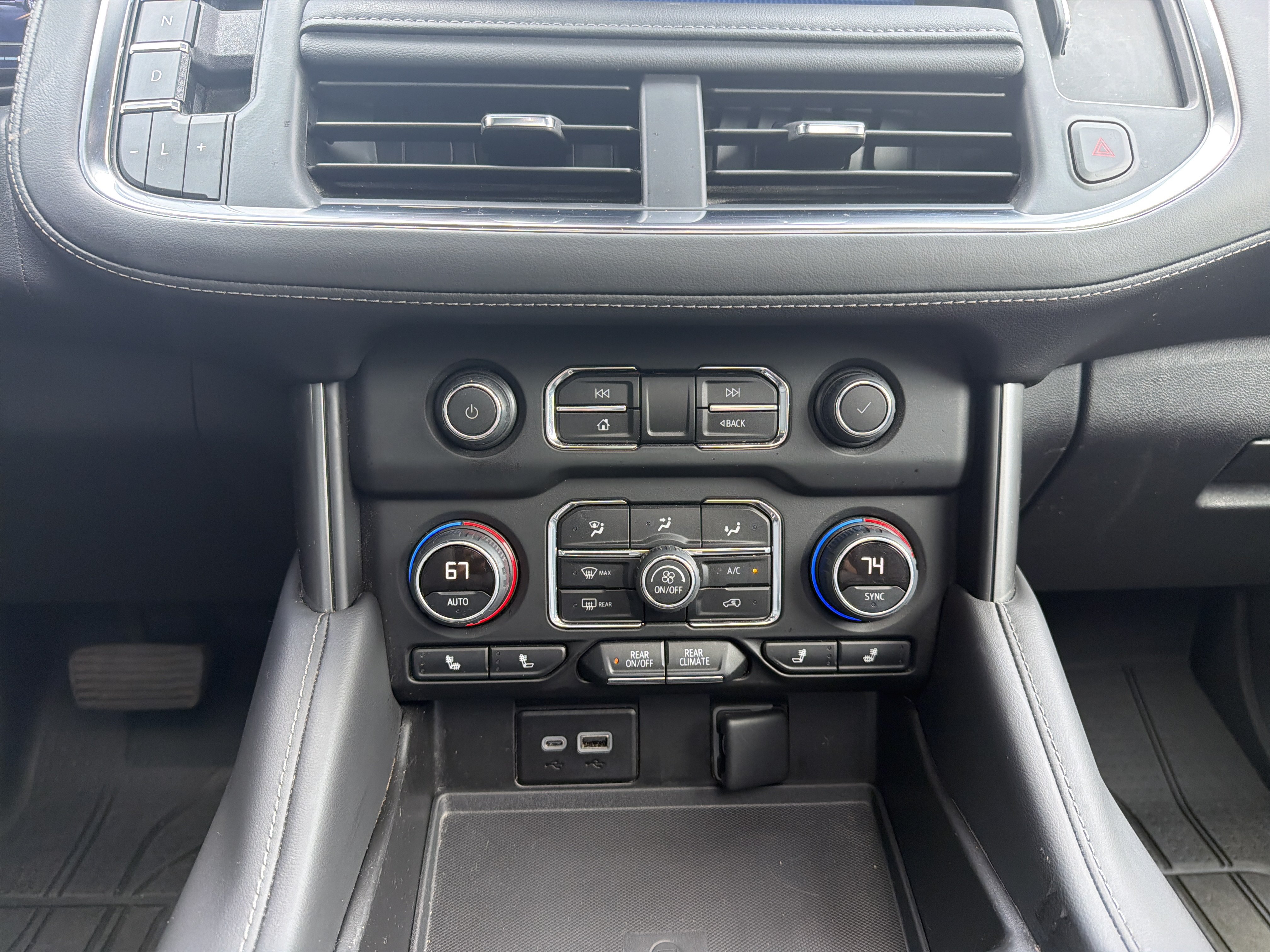 Used 2024 Chevrolet Tahoe Z71 w/ Luxury Package AWD/4WD image 29