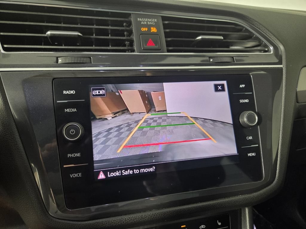 Used 2023 Volkswagen Tiguan SE R-Line FWD image 11