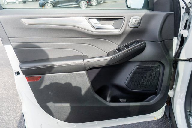 Used 2022 Ford Escape Titanium w/ Class II Trailer Tow Package image 18