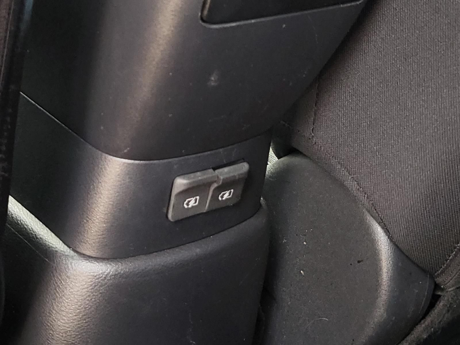 Used 2020 Nissan Kicks S FWD image 12