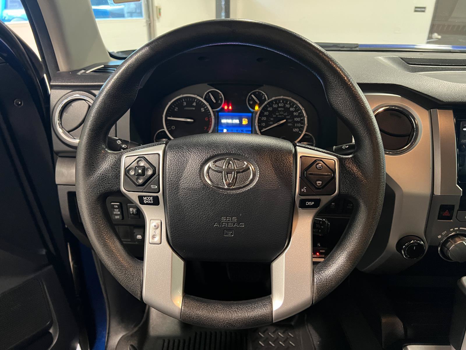 Used 2015 Toyota Tundra SR5 w/ SR5 Upgrade Package AWD/4WD image 11