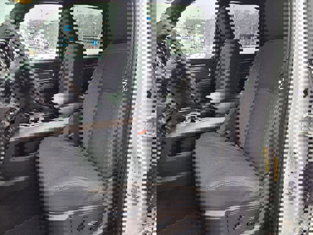 Used 2019 RAM 2500 Big Horn w/ Night Edition image 9