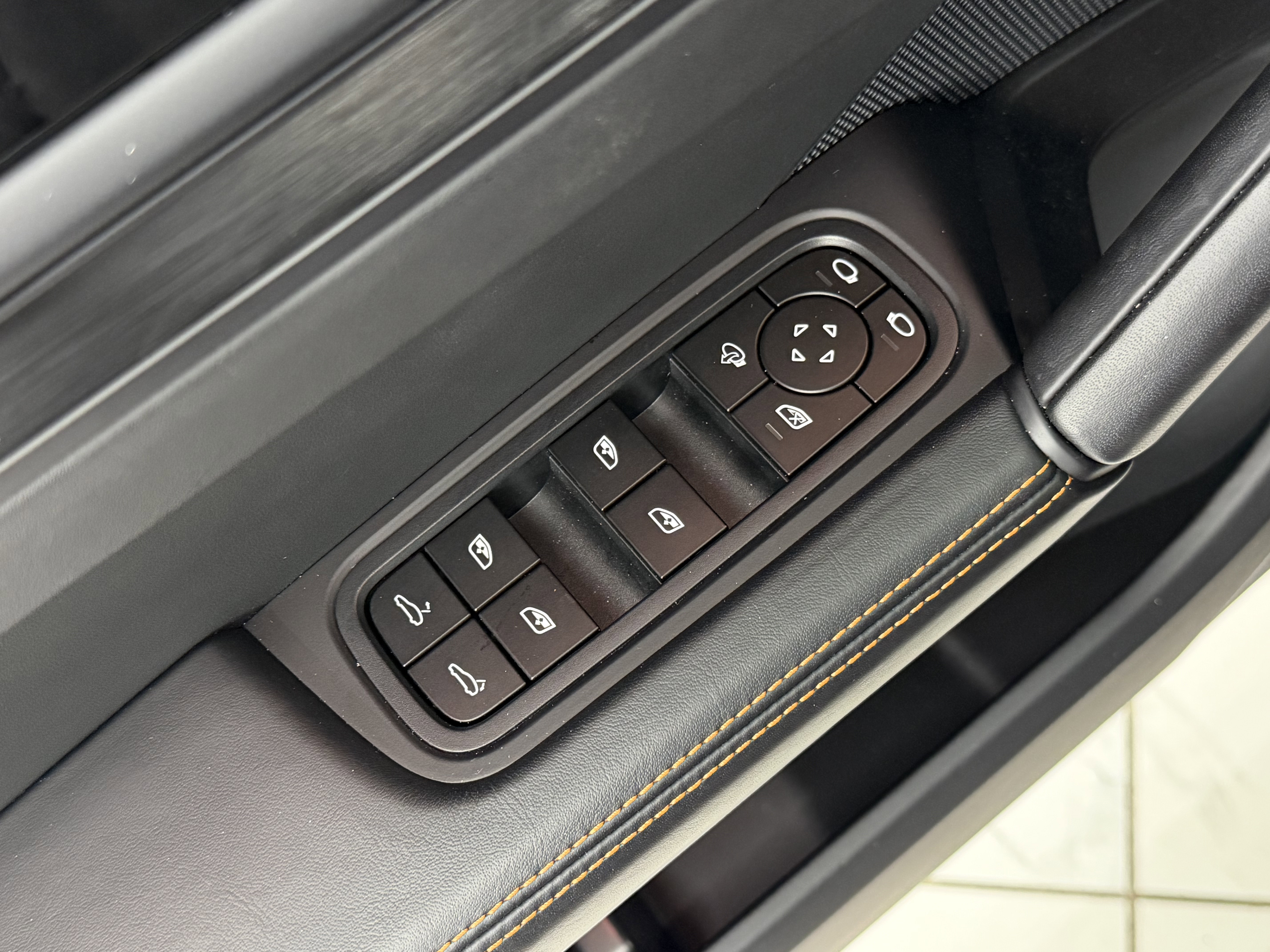 Certified 2025 Porsche Cayenne GTS image 32