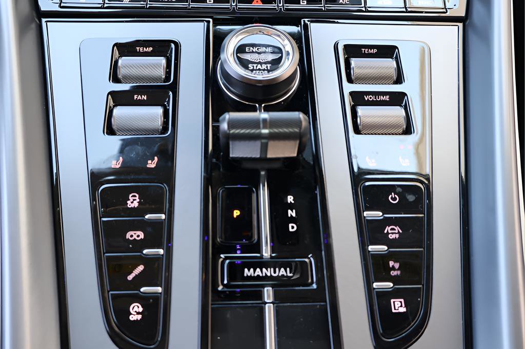 Used 2025 Aston Martin DB12 Coupe image 25