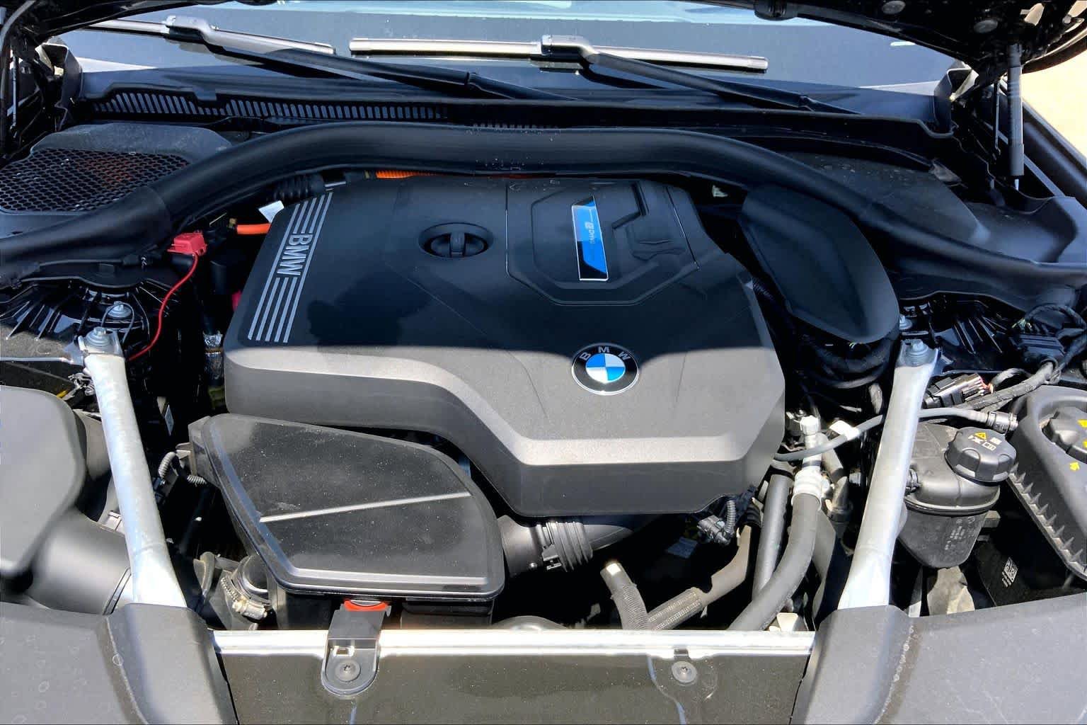 Used 2023 BMW 530e xDrive AWD/4WD image 32