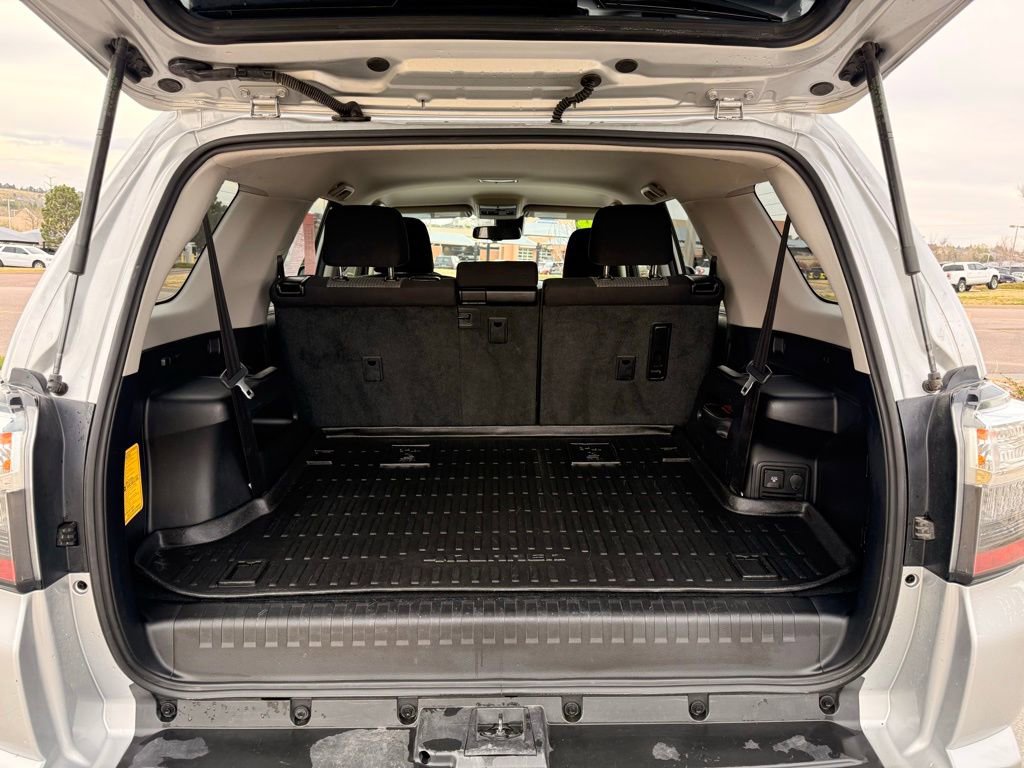 Used 2024 Toyota 4Runner SR5 AWD/4WD image 27