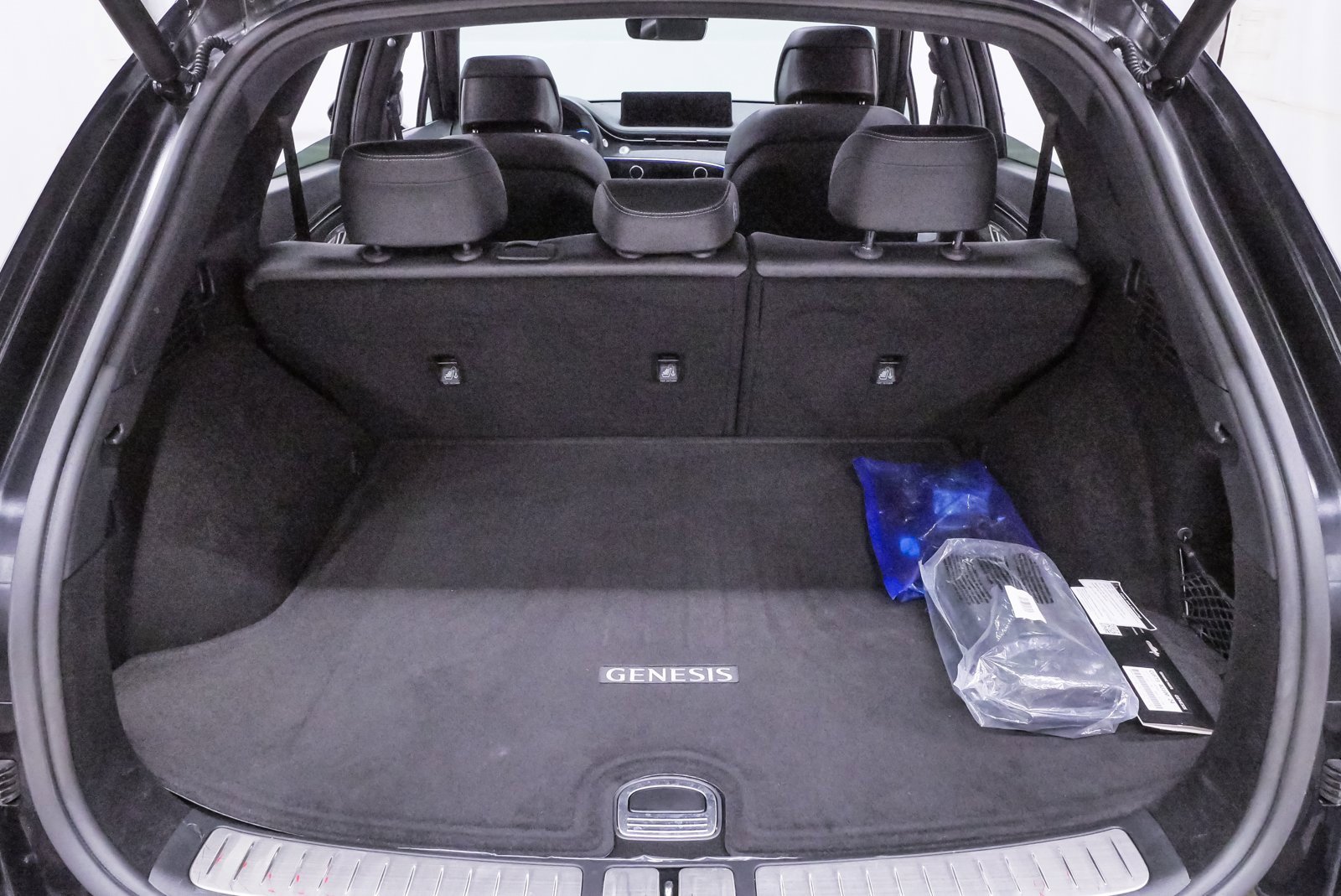 Certified 2025 Genesis GV70 3.5T Sport w/ Sport Advanced Package image 25