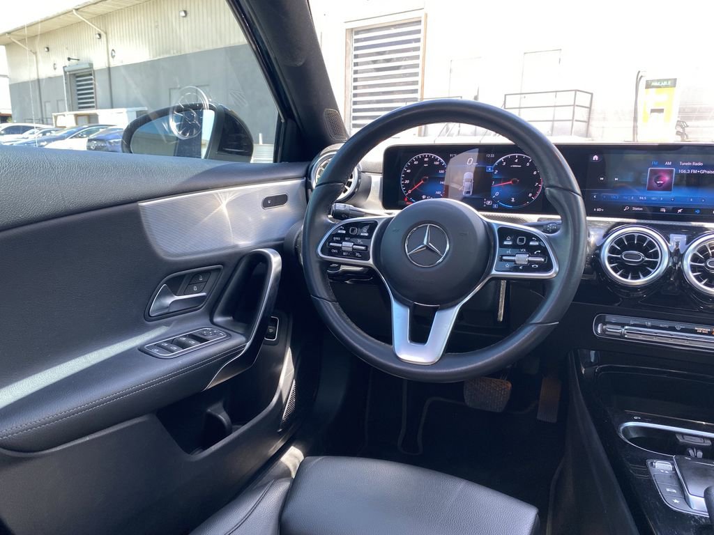 Used 2022 Mercedes-Benz A 220 image 3