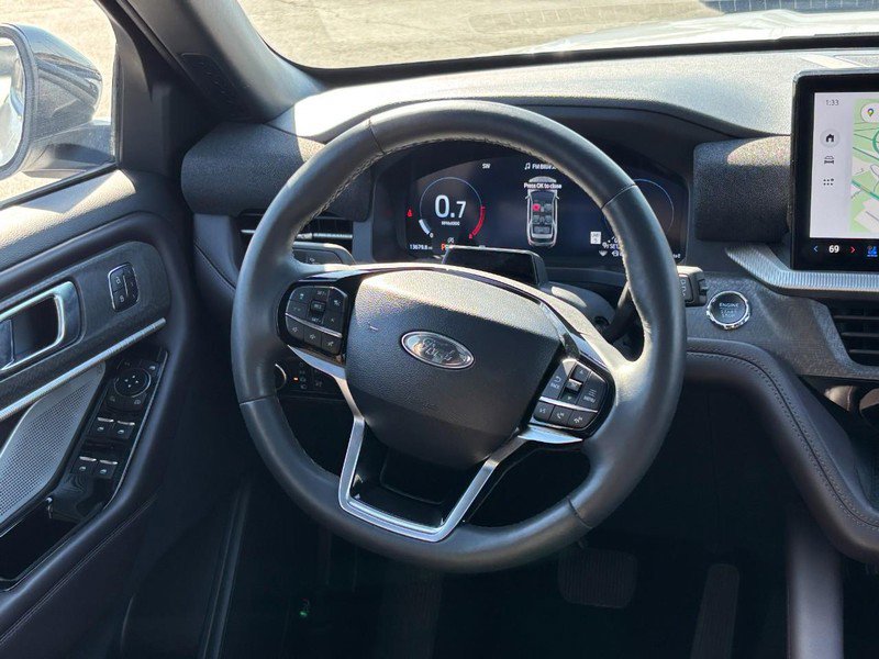 Used 2025 Ford Explorer Platinum w/ LUX Leather Package image 13