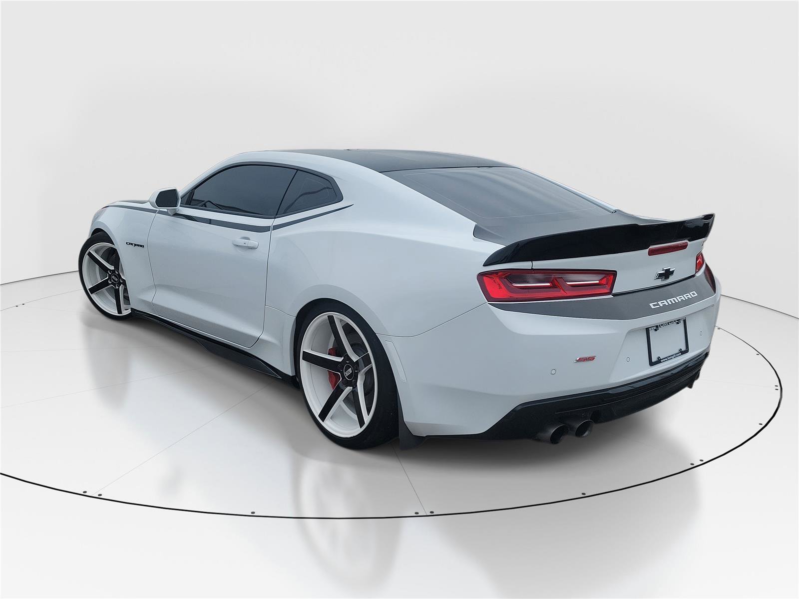 Used 2018 Chevrolet Camaro SS image 3