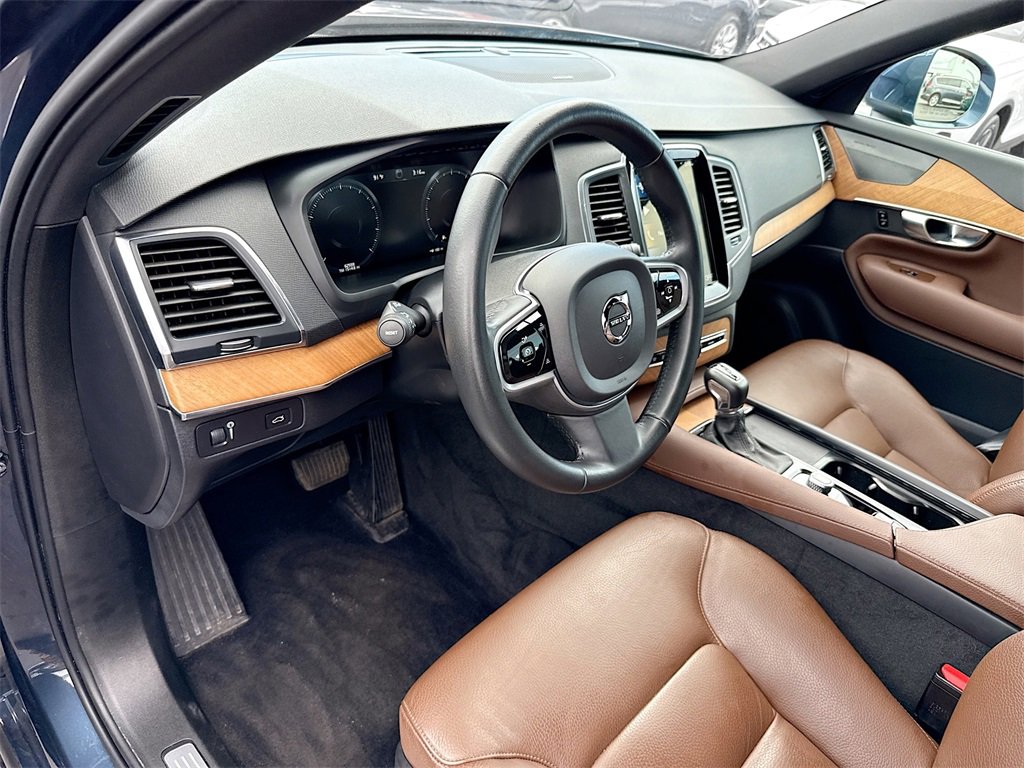 Used 2022 Volvo XC90 T6 Momentum image 10