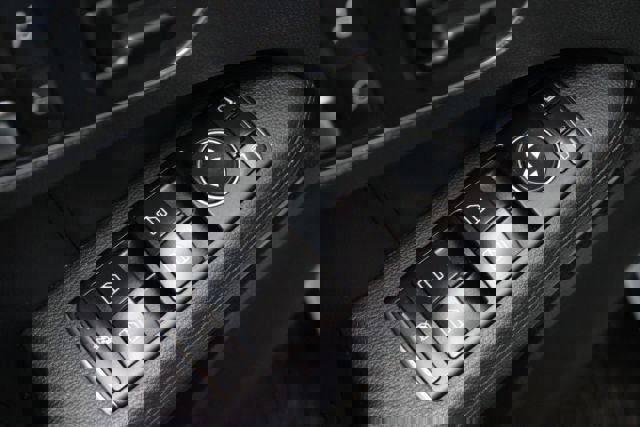 Used 2013 Mercedes-Benz E 400 Sport Sedan w/ Premium 1 Pkg image 10