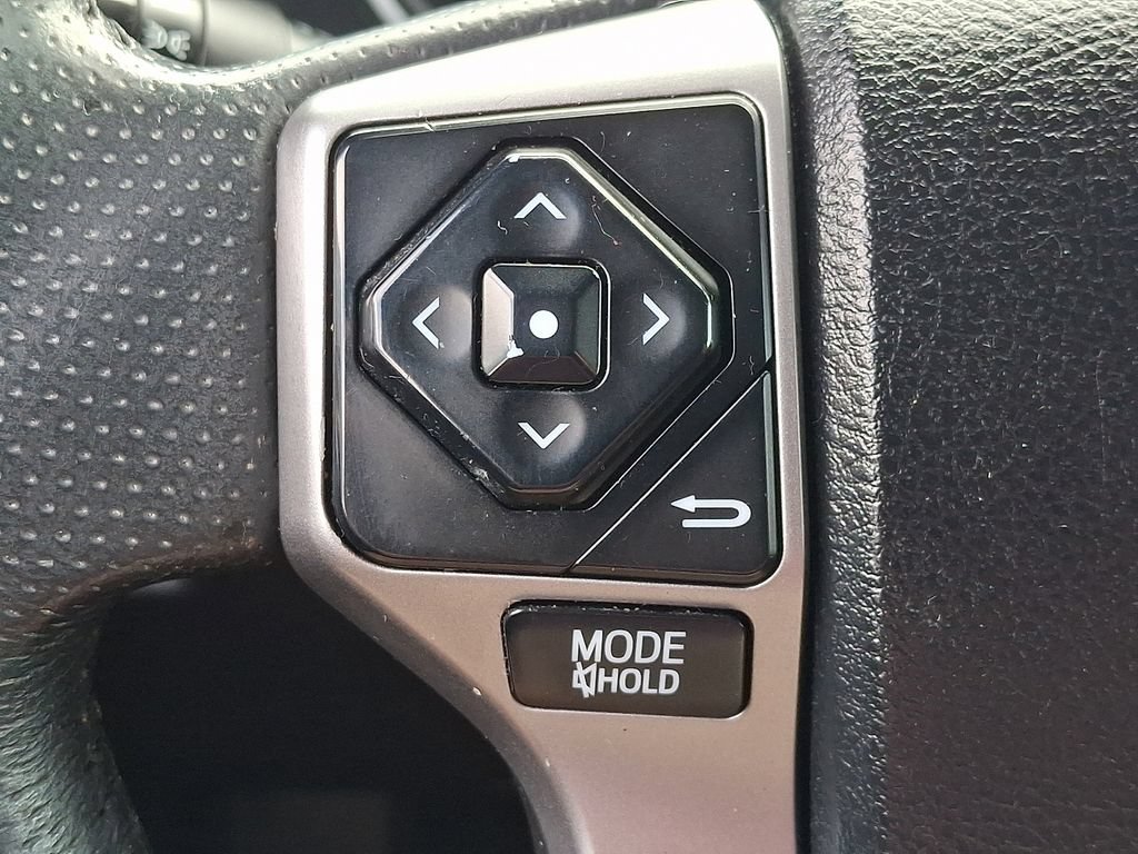 Used 2018 Toyota 4Runner SR5 AWD/4WD image 26