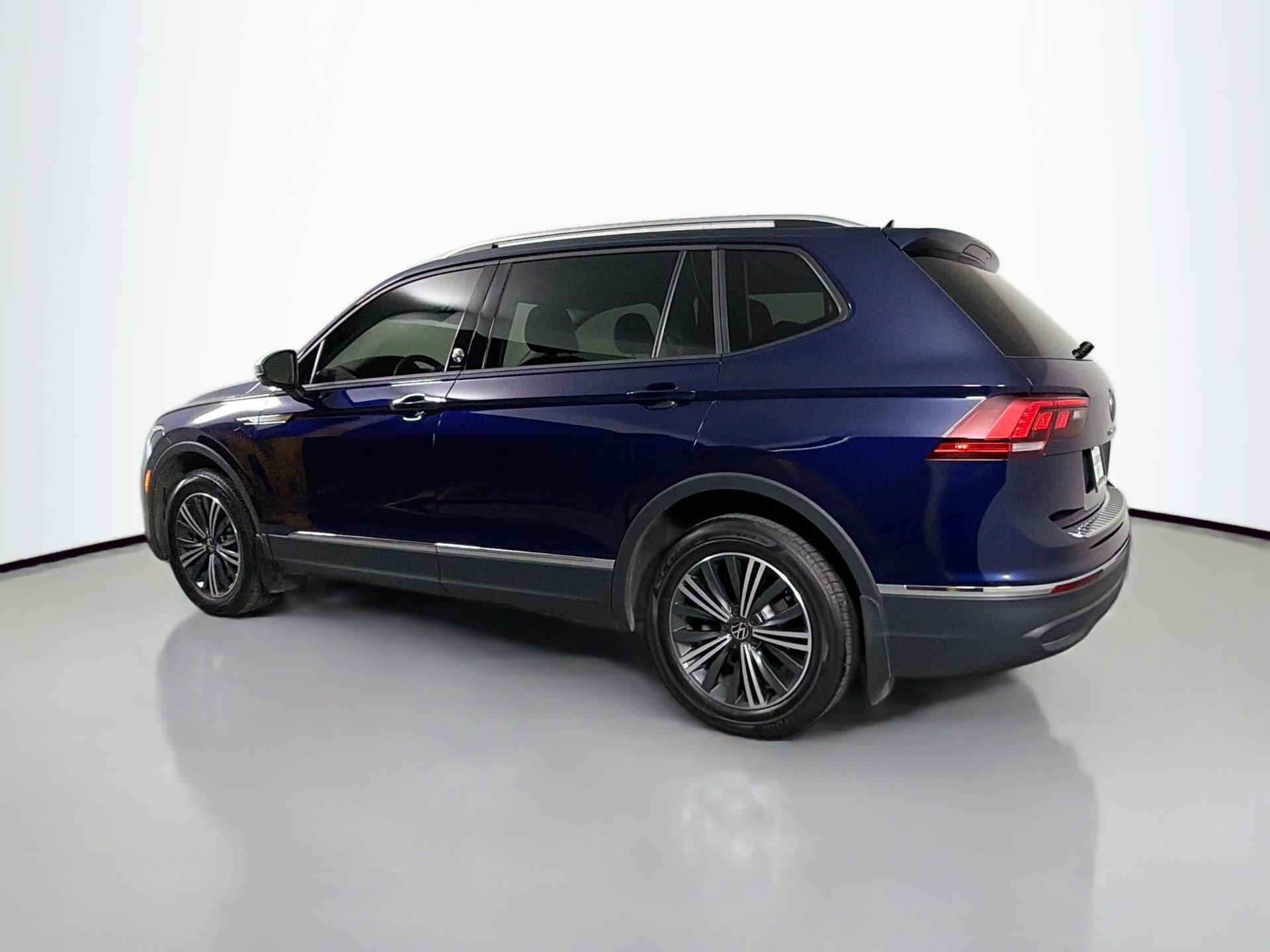Used 2024 Volkswagen Tiguan Wolfsburg Edition image 9