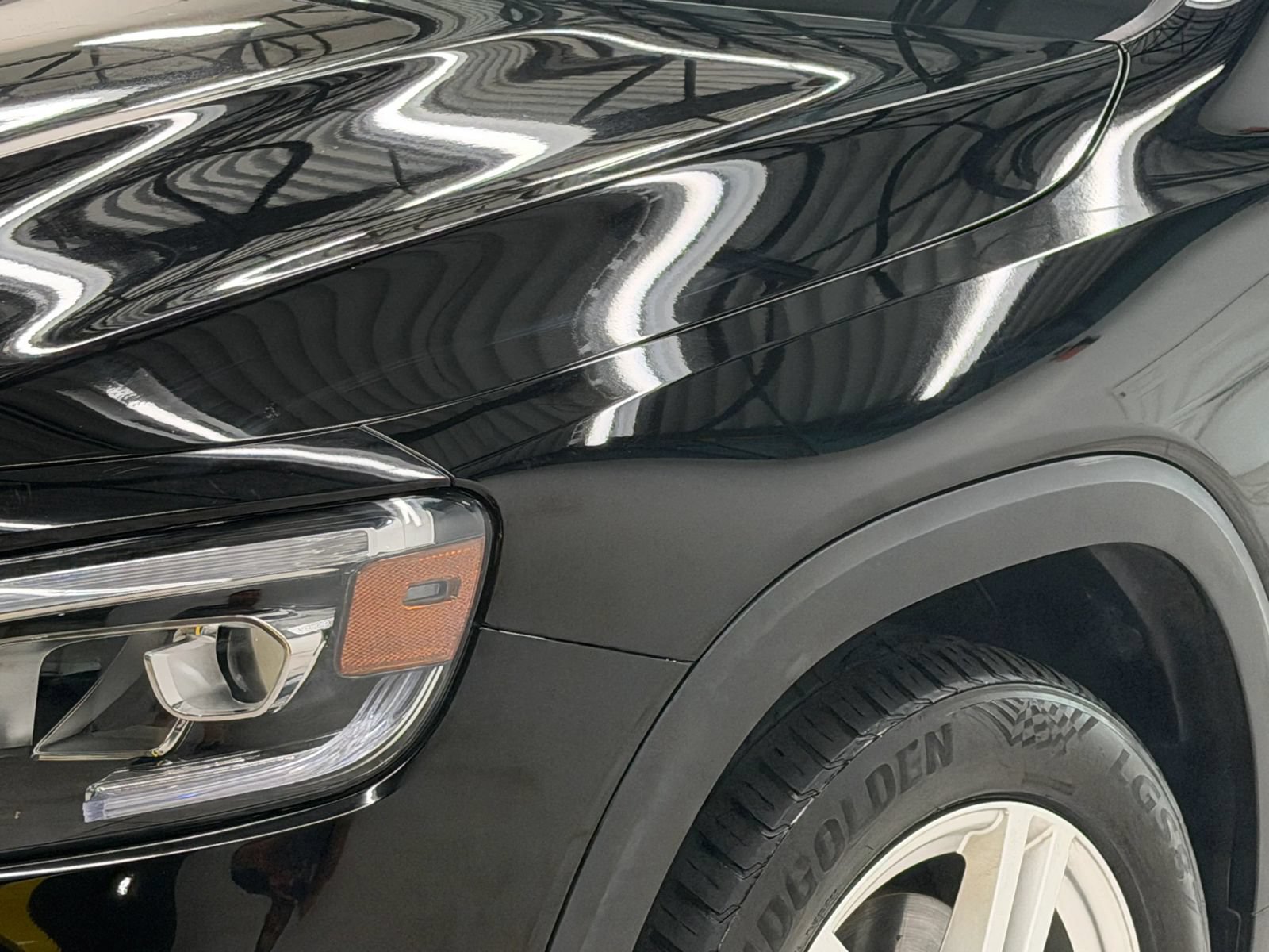 Used 2020 Mercedes-Benz GLB 250 w/ Premium Package image 4