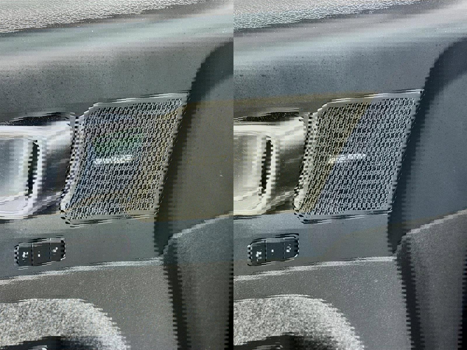 Used 2023 Volvo XC40 B4 Ultimate image 22