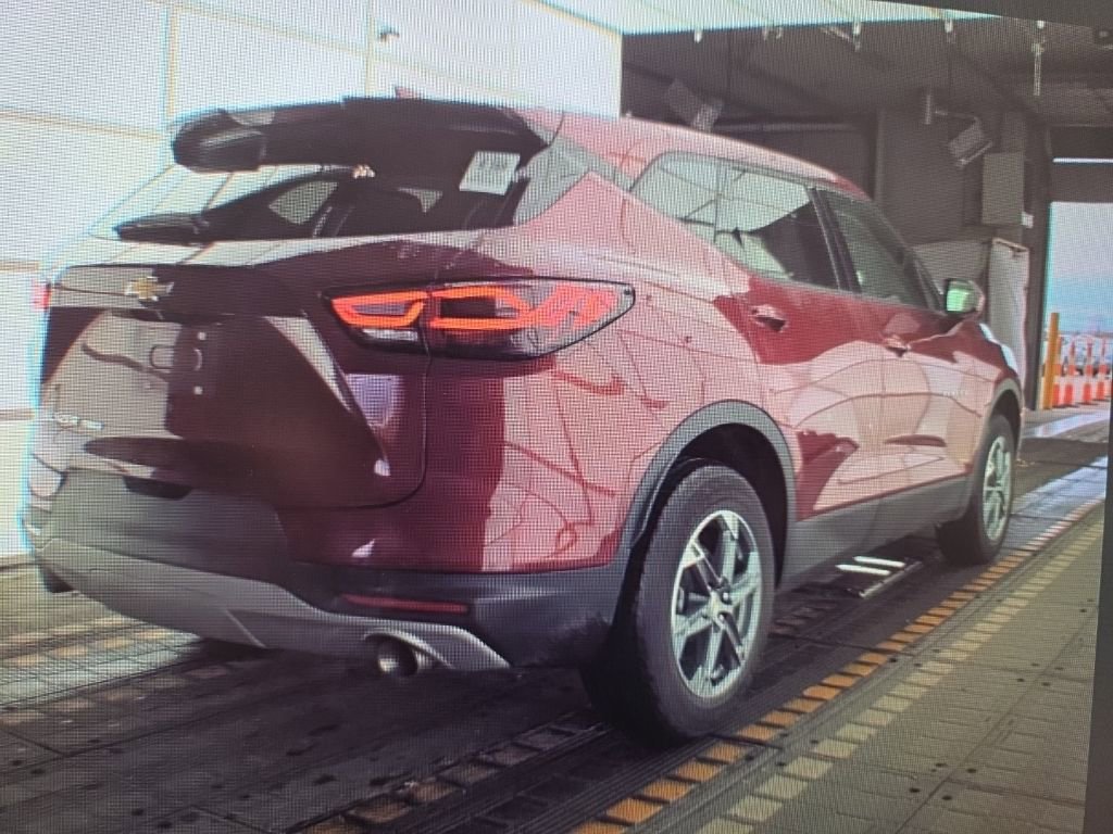 Used 2025 Chevrolet Blazer LT image 3