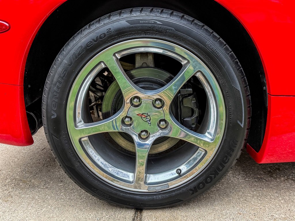 Used 2004 Chevrolet Corvette Coupe w/ Roof Package image 38