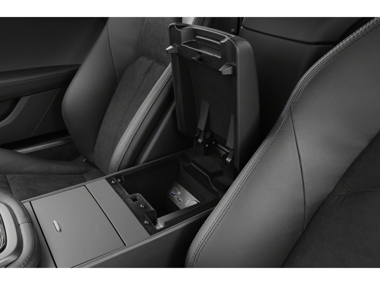 Used 2018 Jaguar F-TYPE Coupe RWD image 11