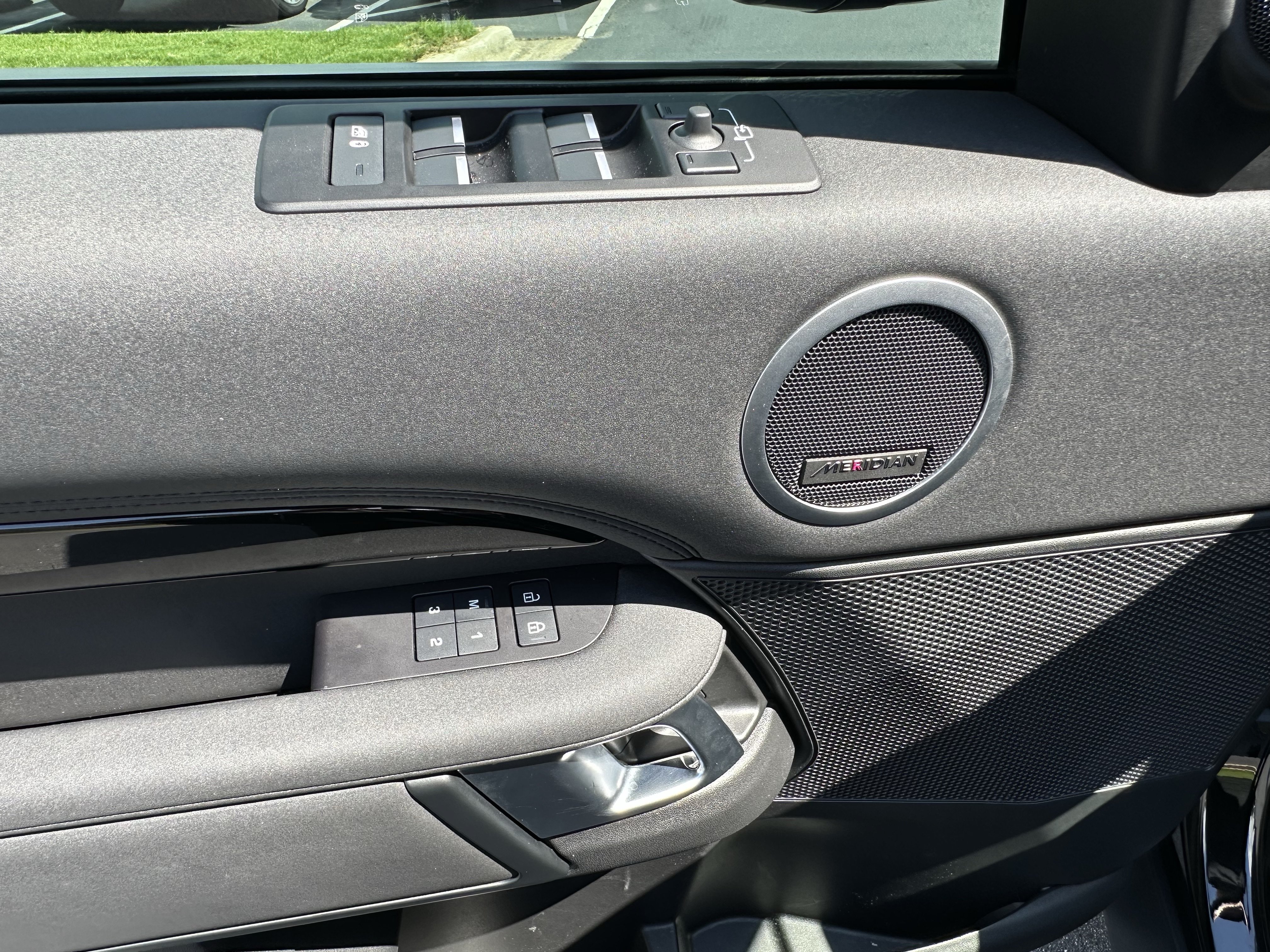 Used 2025 Land Rover Discovery S AWD/4WD image 15