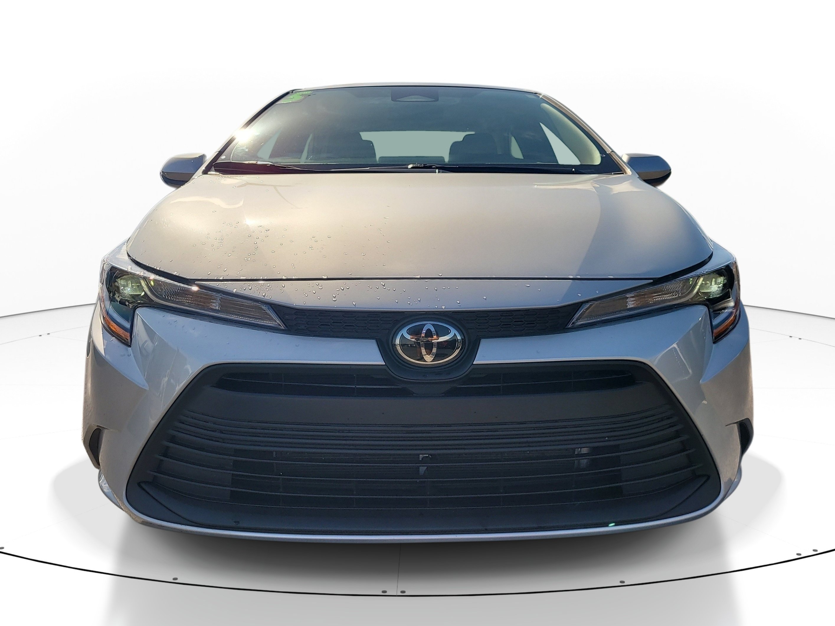 Used 2025 Toyota Corolla LE FWD image 2