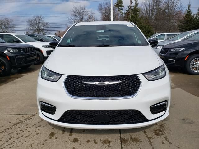 New 2026 Chrysler Pacifica Select AWD/4WD image 2