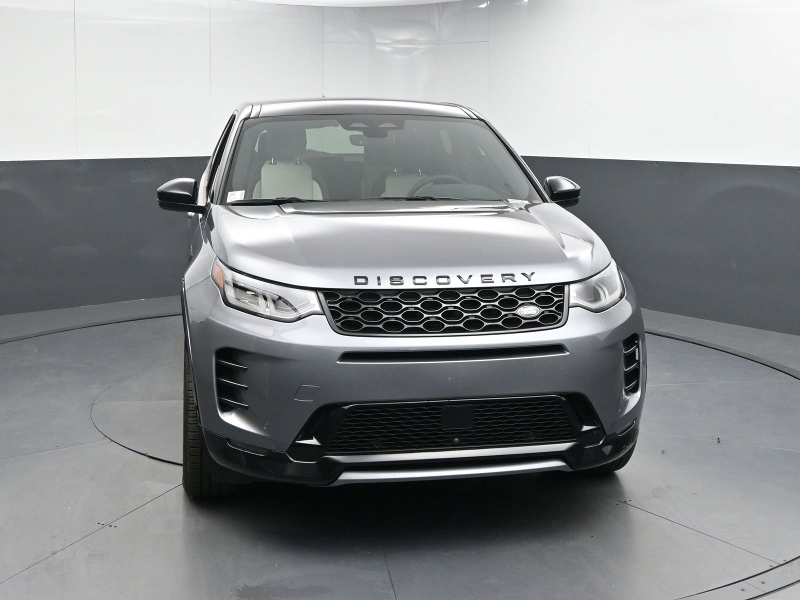 New 2024 Land Rover Discovery Sport Dynamic SE image 25