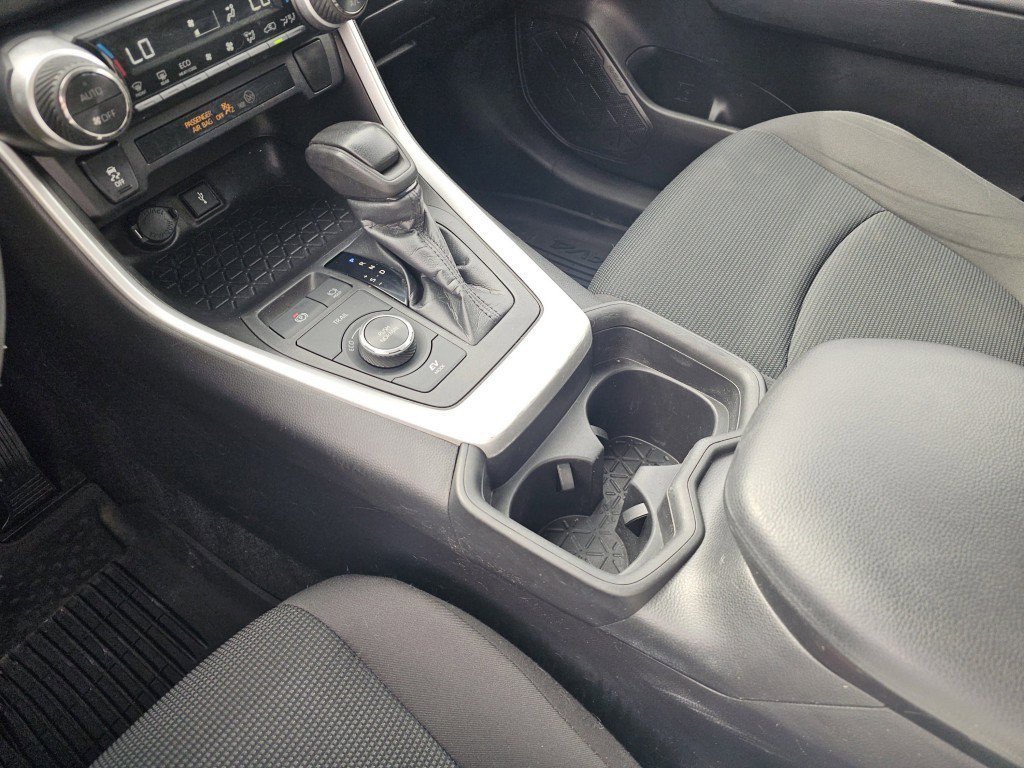 Used 2021 Toyota RAV4 LE image 31