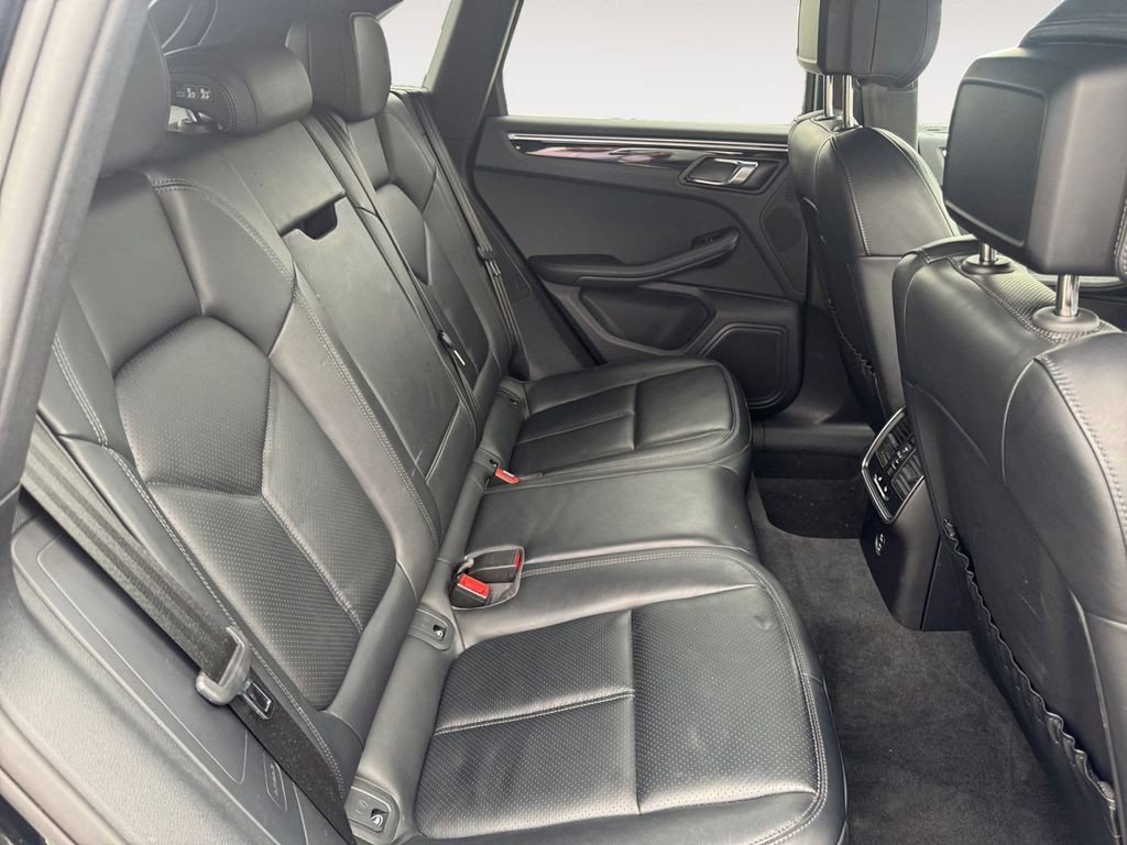 Used 2024 Porsche Macan AWD/4WD image 29