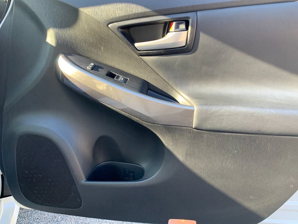 Used 2015 Toyota Prius Persona Series FWD image 19