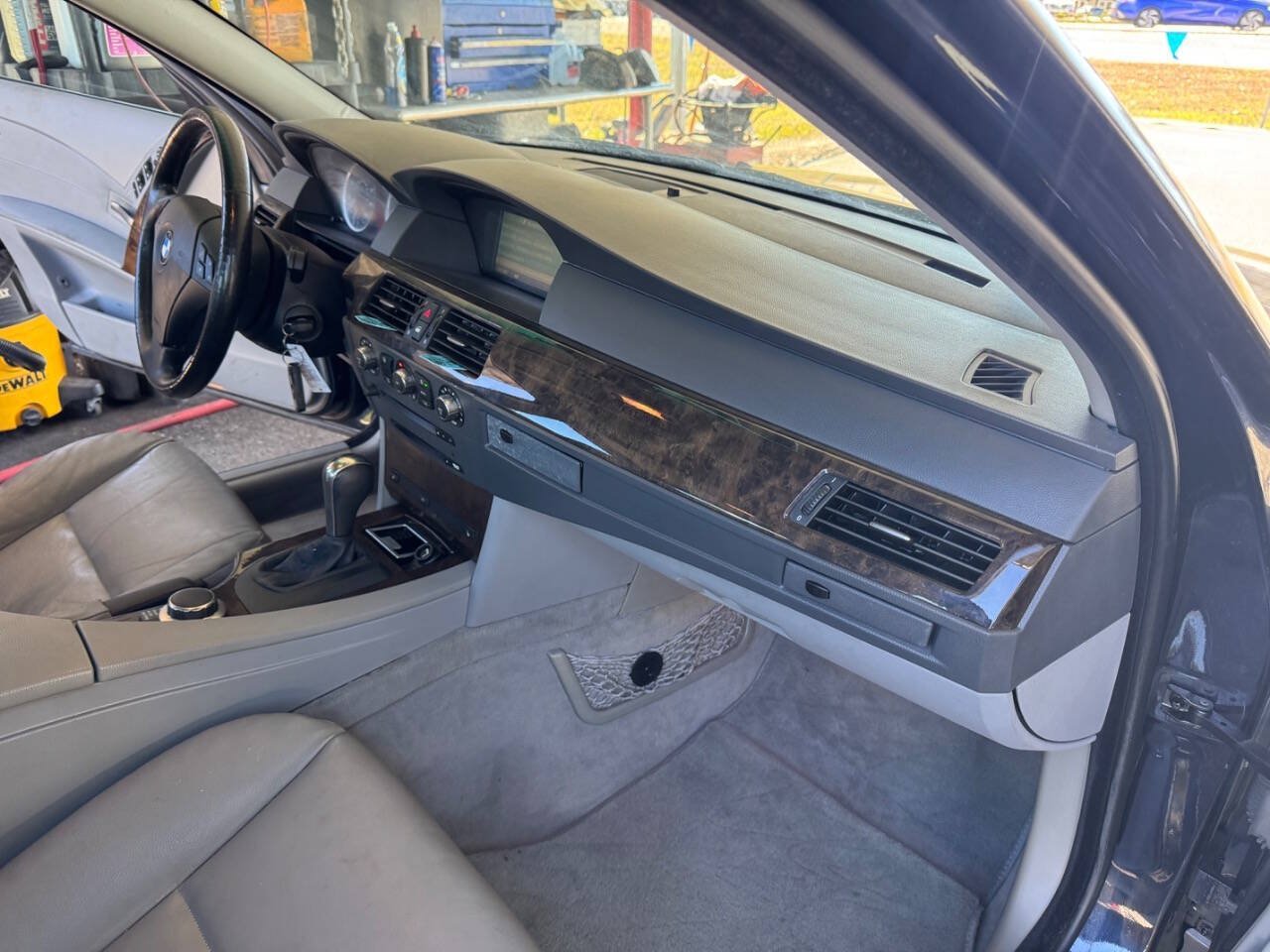 Used 2006 BMW 530xi Sedan AWD/4WD image 12