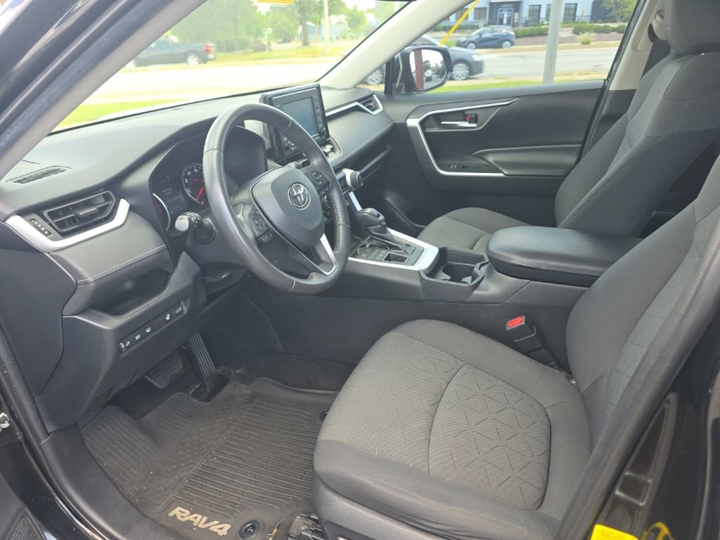Used 2020 Toyota RAV4 XLE w/ Convenience Package AWD/4WD image 9