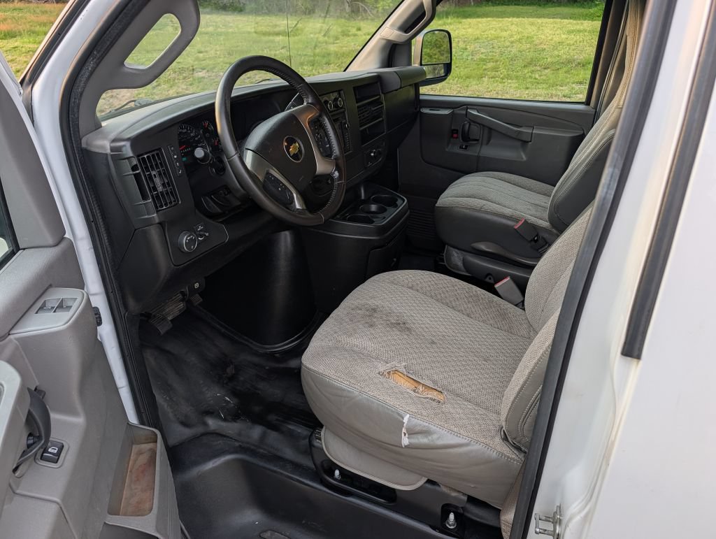 Used 2017 Chevrolet Express 3500 Extended RWD image 11