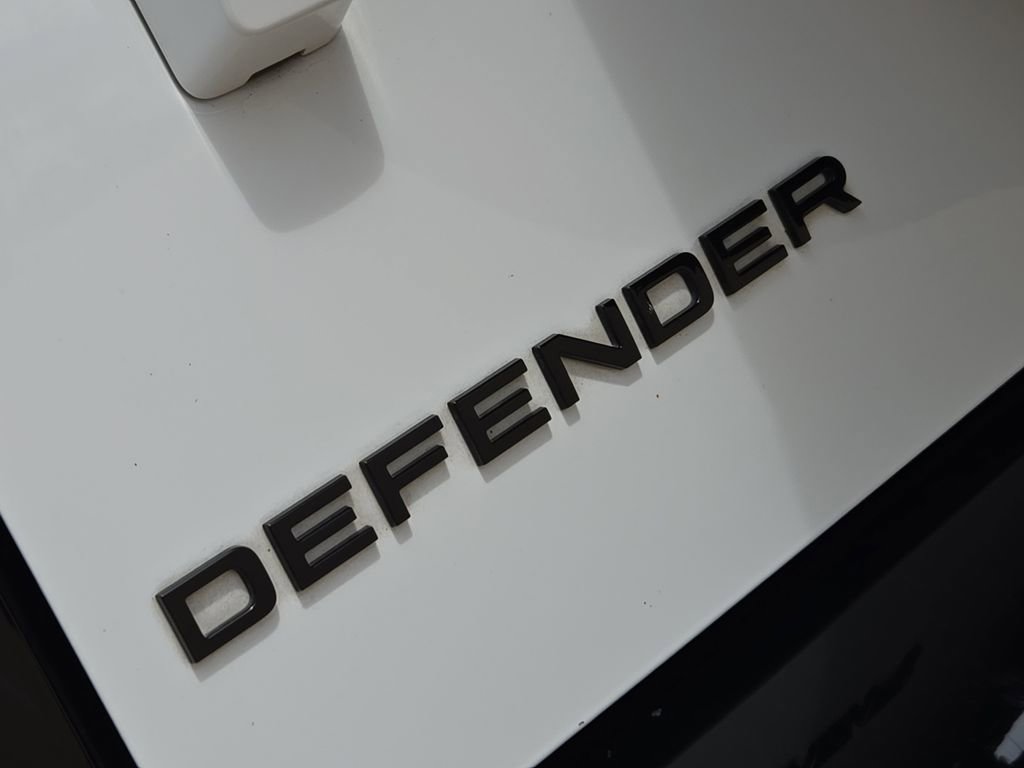 Used 2024 Land Rover Defender 110 X-Dynamic SE AWD/4WD image 31