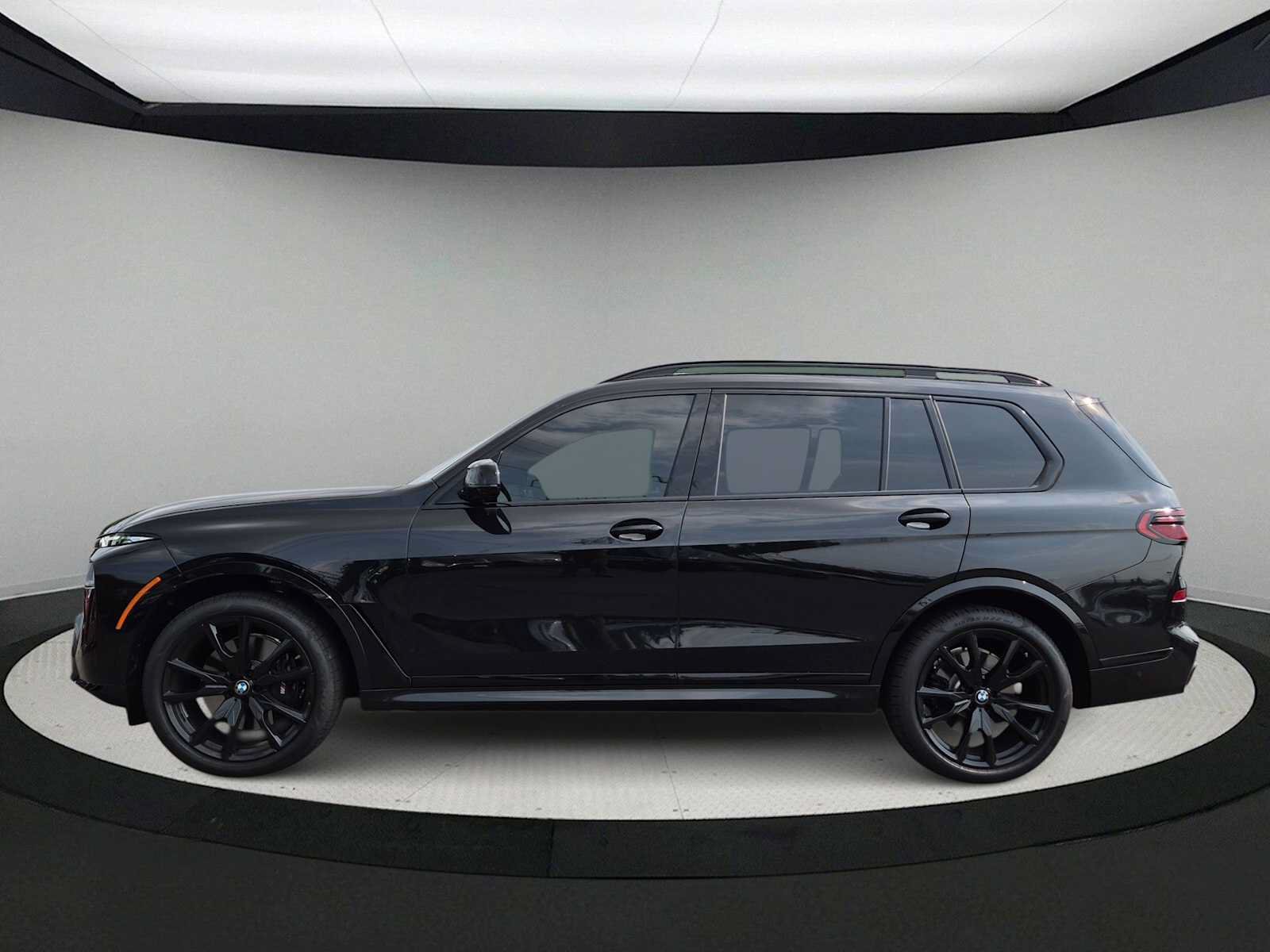 Used 2025 BMW X7 xDrive40i w/ M Sport Package AWD/4WD image 5