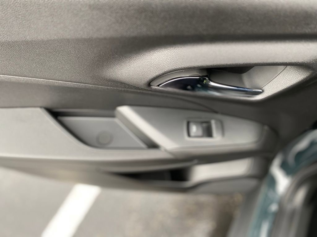 New 2026 Chevrolet Trax LT w/ LT Convenience Package FWD image 17