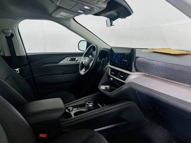 Used 2025 Ford Explorer Active RWD image 9